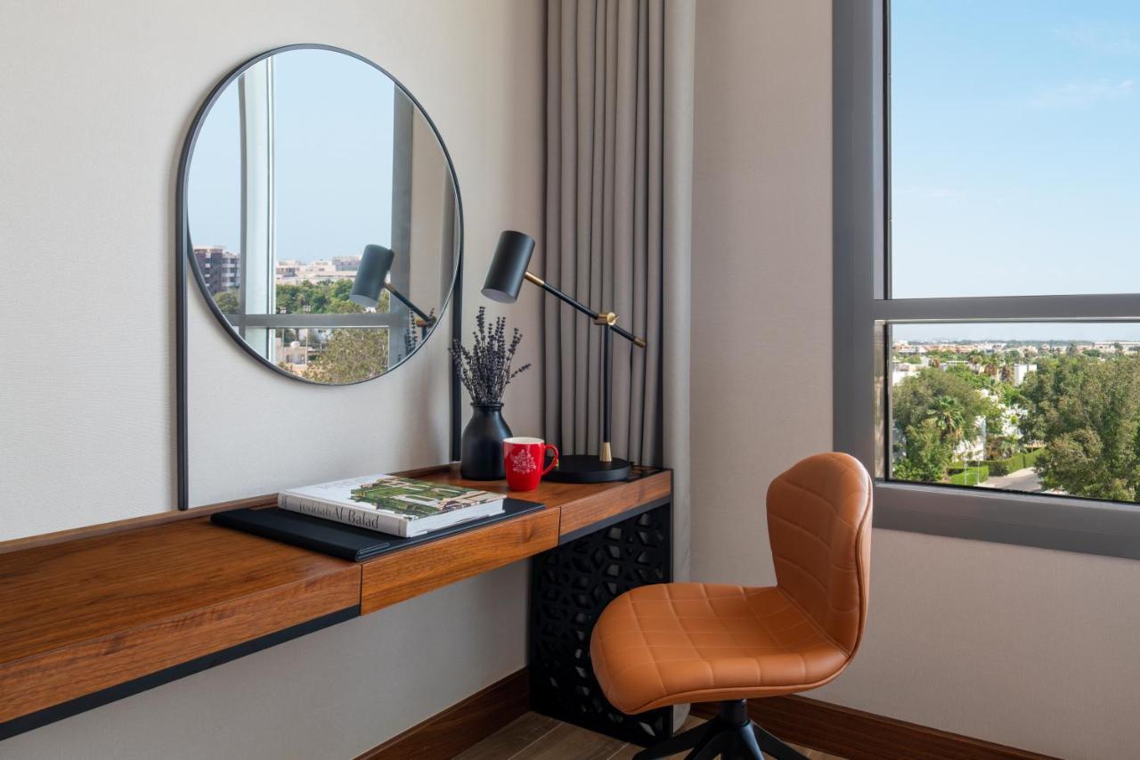 Swissotel Living Cidde Dış mekan fotoğraf A work desk in a hotel room