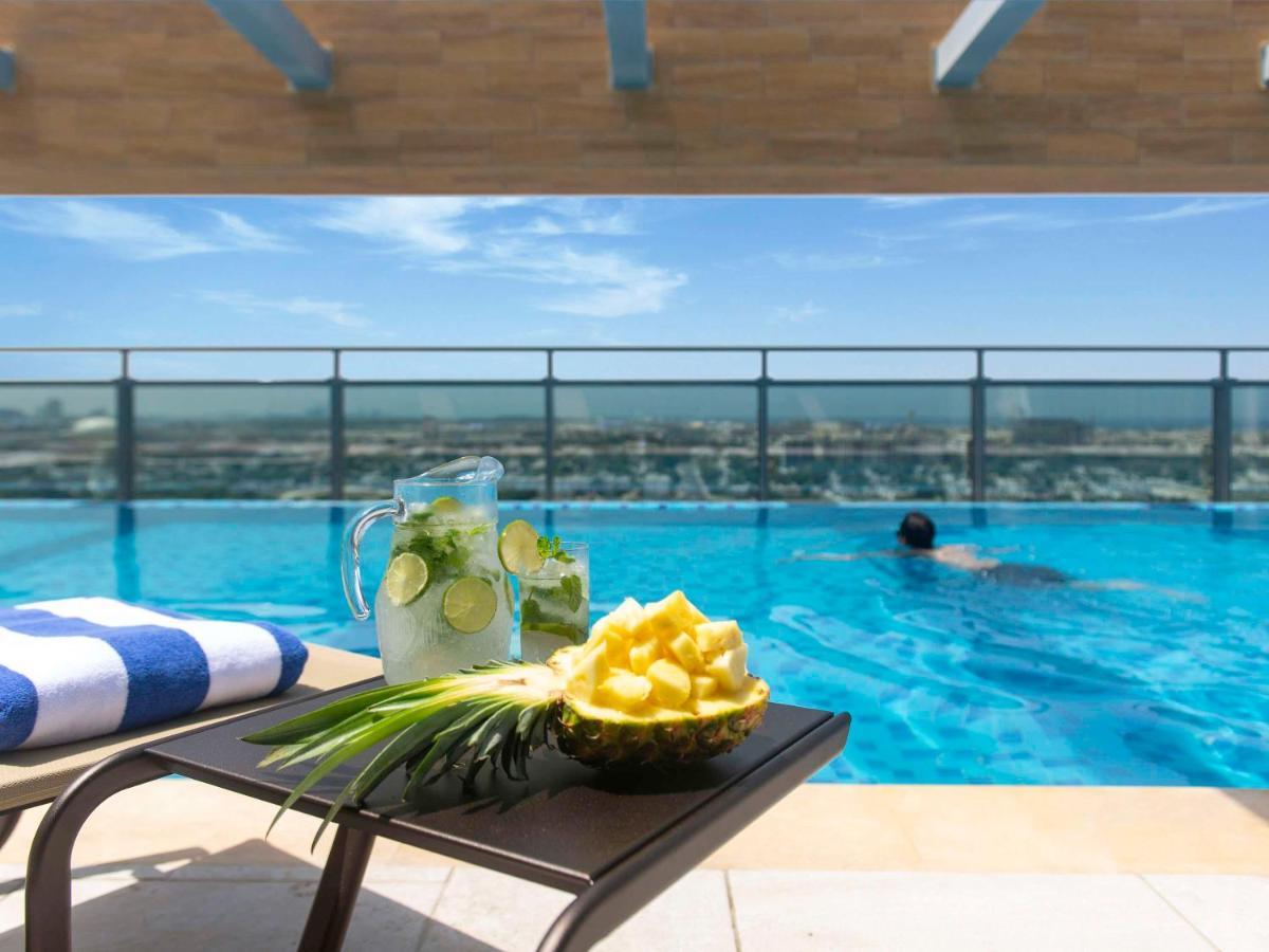 Swissotel Living Cidde Dış mekan fotoğraf The swimming pool at the hotel