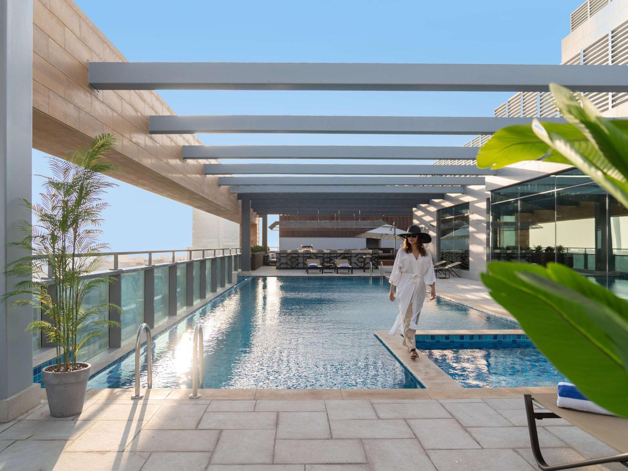 Swissotel Living Cidde Dış mekan fotoğraf The swimming pool at the hotel